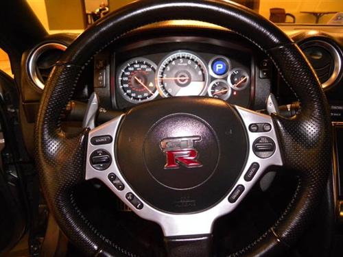 Nissan GT-R 2009 photo 2