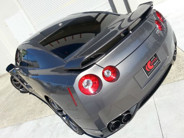 Nissan GT-R 2009 photo 21