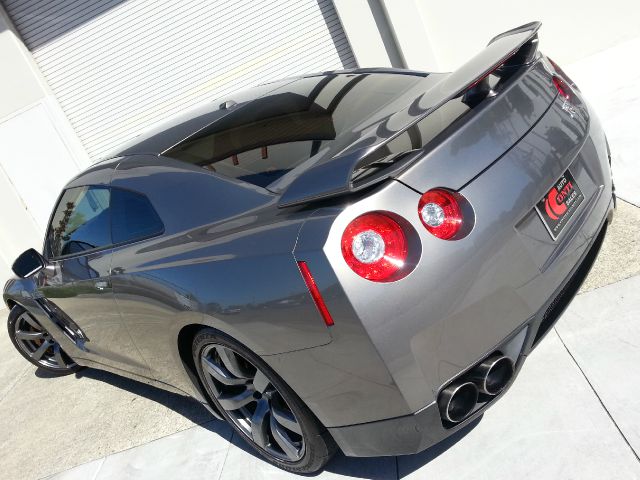 Nissan GT-R 2009 photo 23