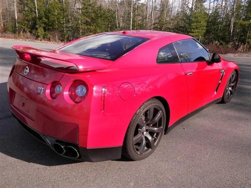 Nissan GT-R 2010 photo 4