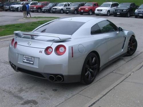 Nissan GT-R 2010 photo 3