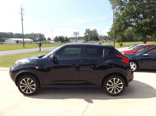 Nissan Juke AWD 4dr V8 SUV