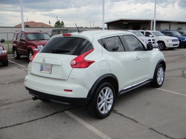 Nissan Juke 2011 photo 2