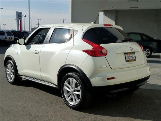 Nissan Juke 2011 photo 4