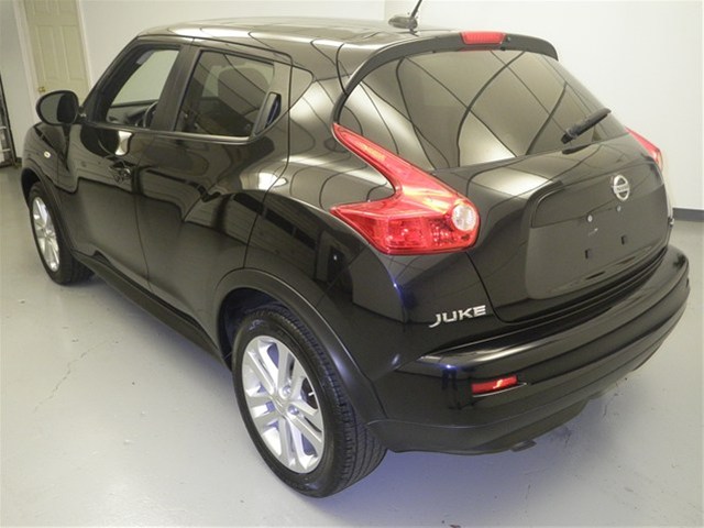 Nissan Juke 2011 photo 2