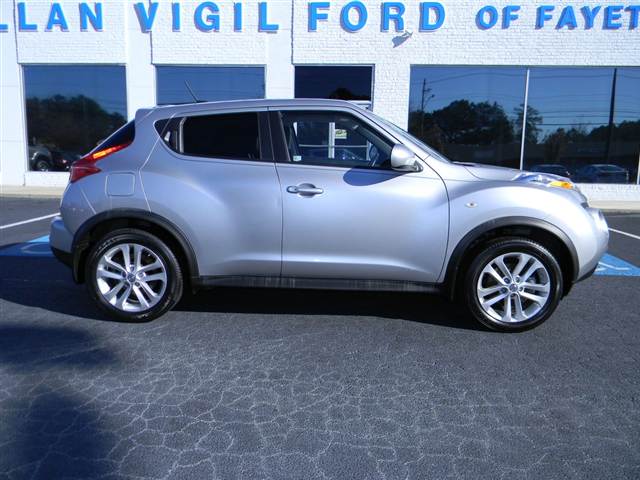 Nissan Juke 2011 photo 2