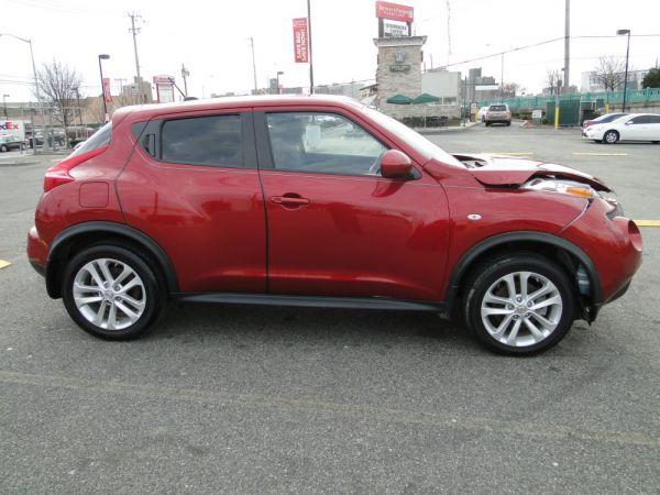 Nissan Juke LE Coupe Sport Utility