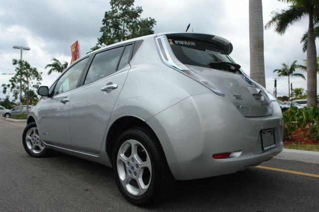 Nissan LEAF 2011 photo 1