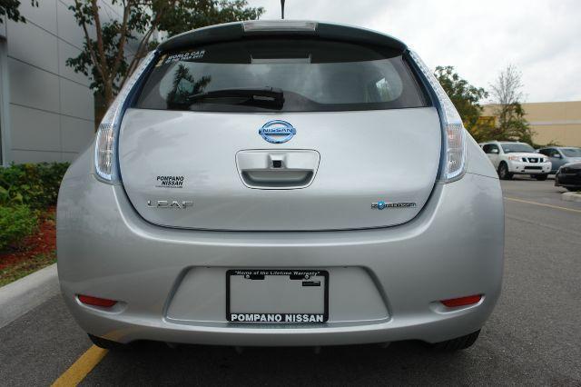 Nissan LEAF 2011 photo 3