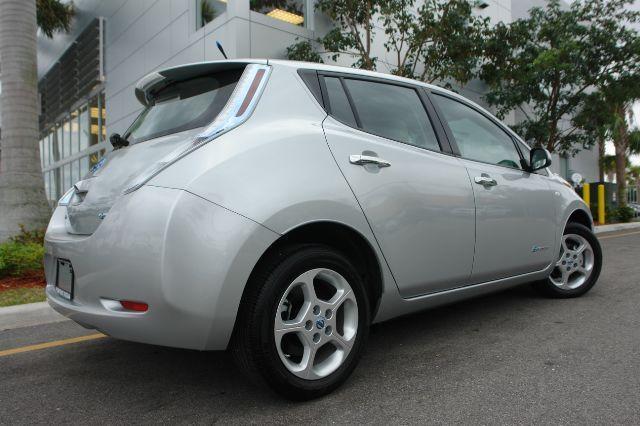 Nissan LEAF 2011 photo 4