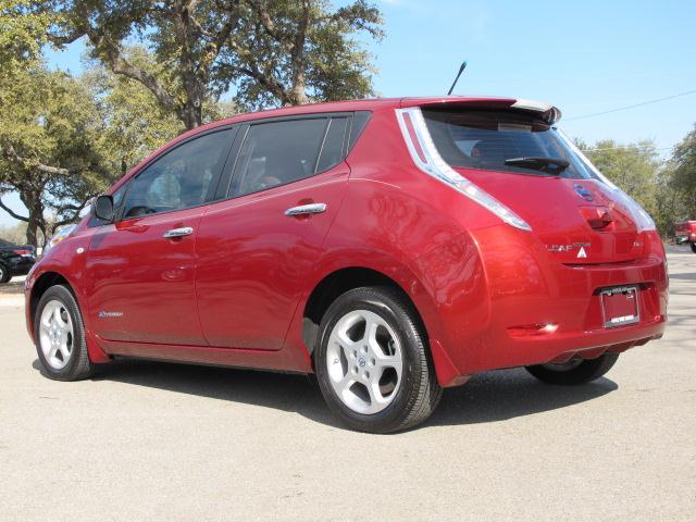 Nissan LEAF 2011 photo 0