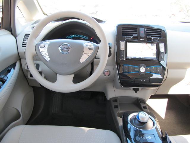 Nissan LEAF 2011 photo 4