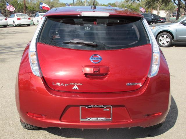 Nissan LEAF 2011 photo 4