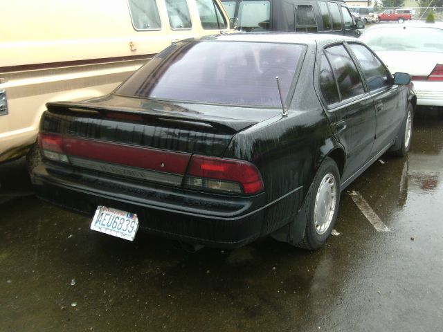 Nissan Maxima 1992 photo 1