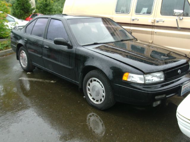 Nissan Maxima 1992 photo 3