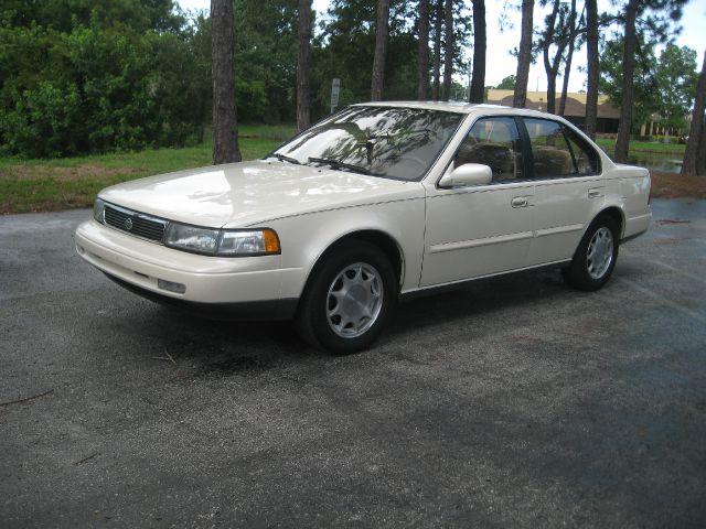 Nissan Maxima 1993 photo 2