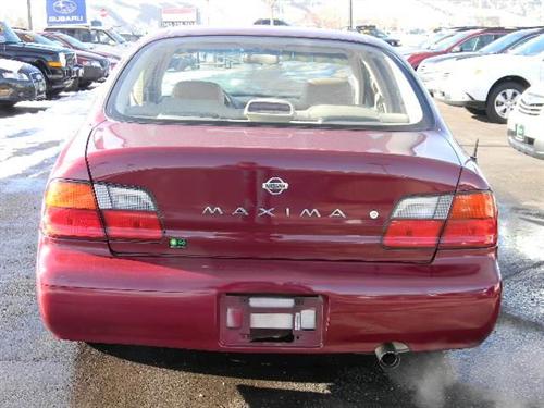 Nissan Maxima 1995 photo 2