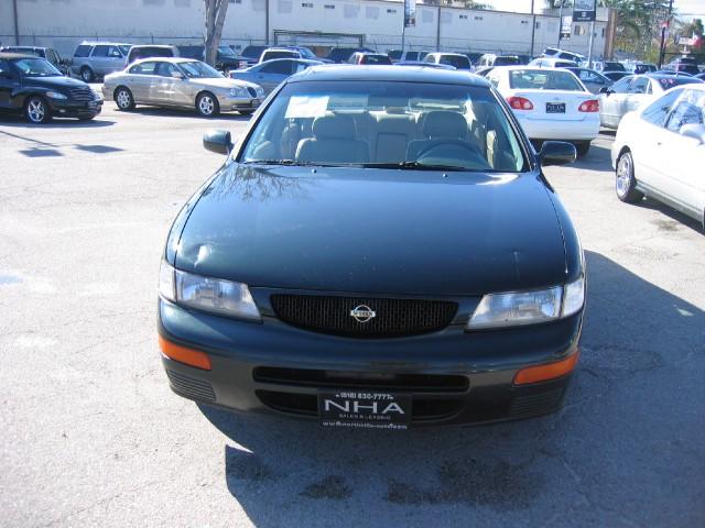 Nissan Maxima 1996 photo 1