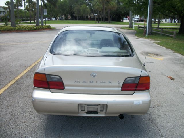 Nissan Maxima 1996 photo 10