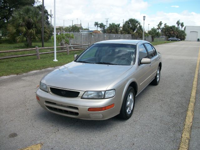 Nissan Maxima 1996 photo 15