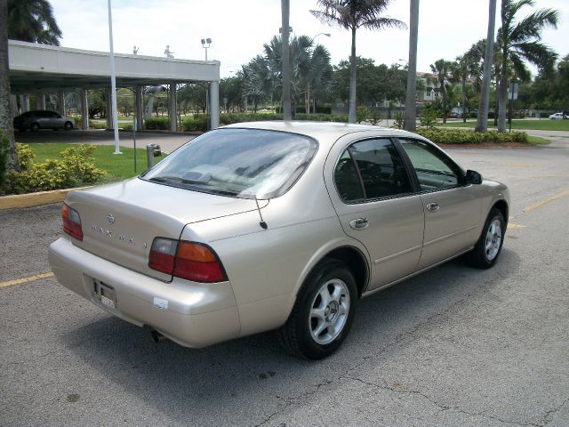 Nissan Maxima 1996 photo 16