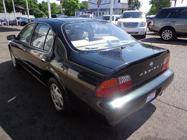 Nissan Maxima 1996 photo 2