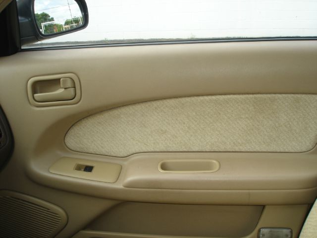 Nissan Maxima 1996 photo 15