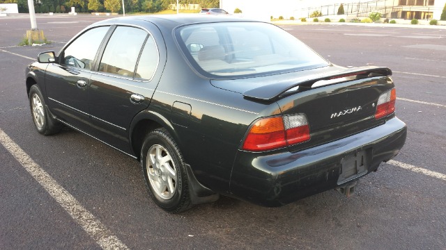 Nissan Maxima 1996 photo 1