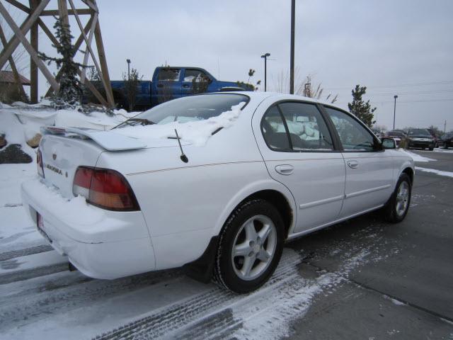 Nissan Maxima 1997 photo 2