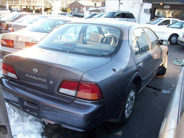 Nissan Maxima 1997 photo 1