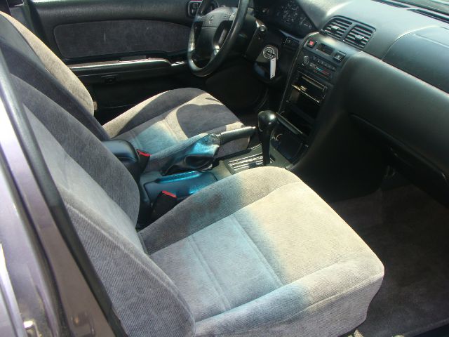 Nissan Maxima 1997 photo 2