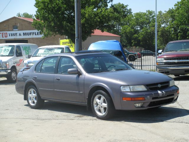 Nissan Maxima 1997 photo 1