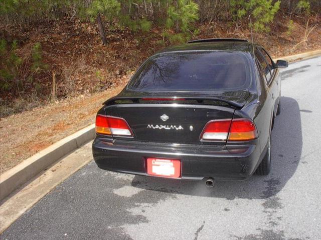 Nissan Maxima 1997 photo 2