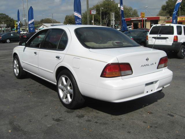 Nissan Maxima 1997 photo 2