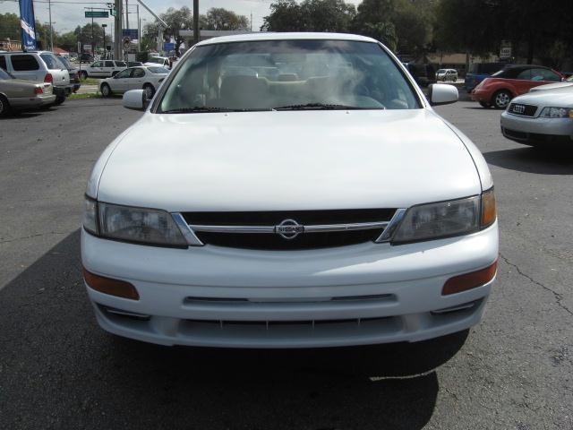 Nissan Maxima 1997 photo 4