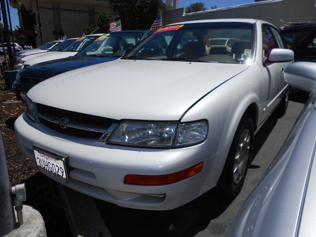 Nissan Maxima 1997 photo 2