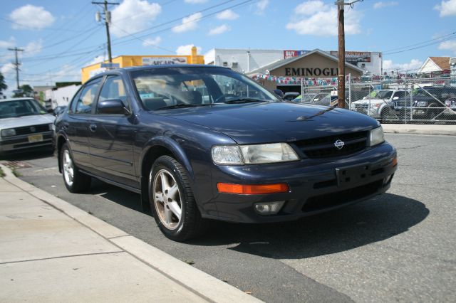 Nissan Maxima 1997 photo 1