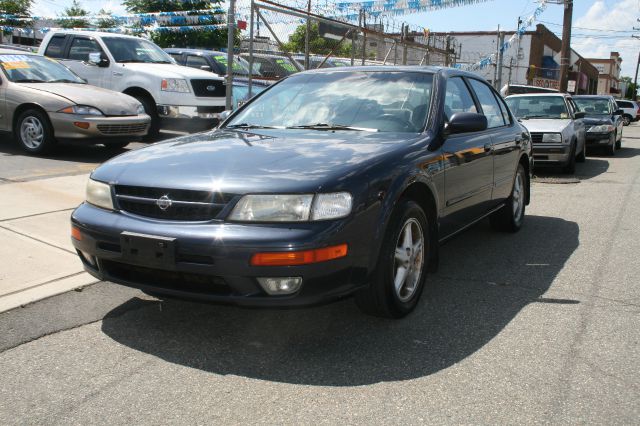 Nissan Maxima 1997 photo 2