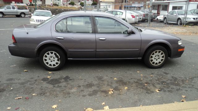 Nissan Maxima 1997 photo 1