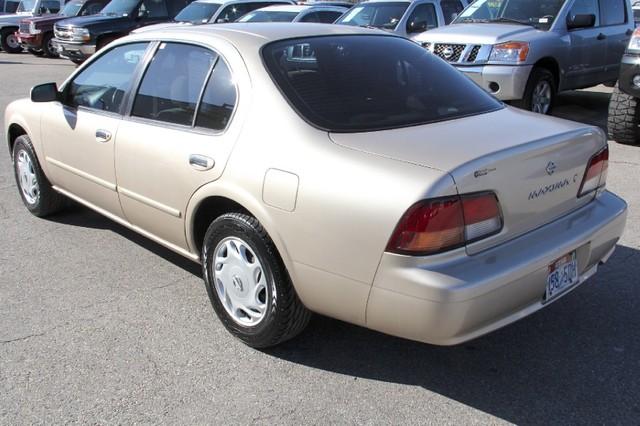 Nissan Maxima 1997 photo 3