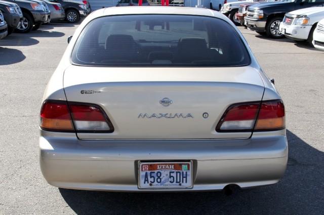 Nissan Maxima 1997 photo 4