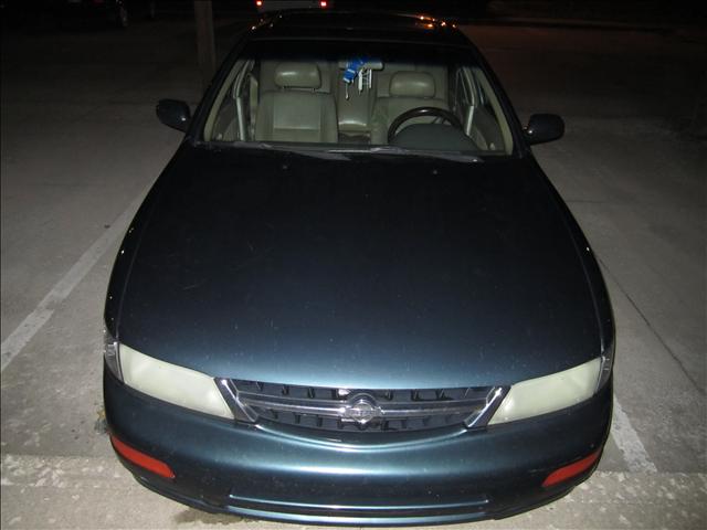 Nissan Maxima 1997 photo 2