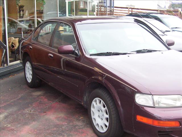 Nissan Maxima SE Sedan