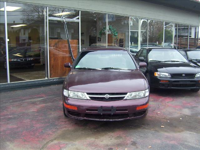 Nissan Maxima 1997 photo 1