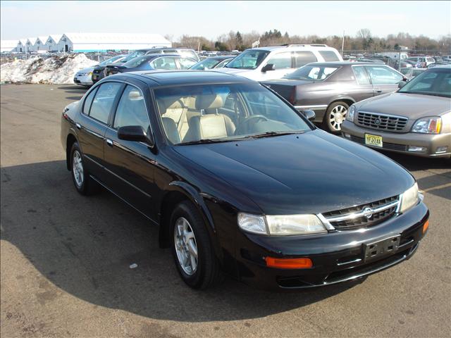 Nissan Maxima 1997 photo 1