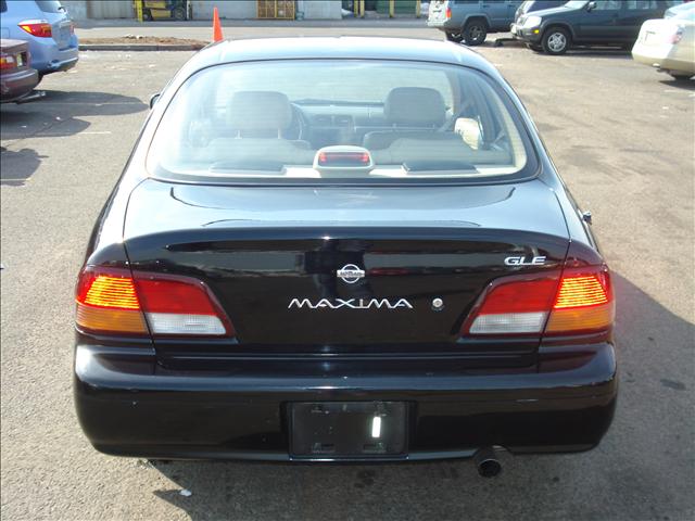 Nissan Maxima 1997 photo 4