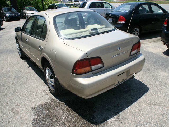 Nissan Maxima 1998 photo 1