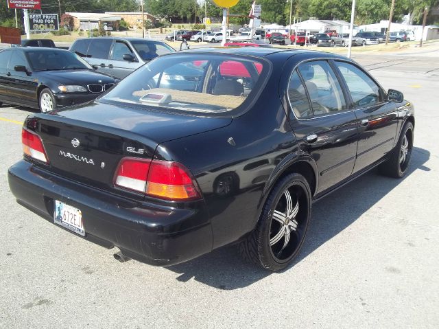 Nissan Maxima 1998 photo 2