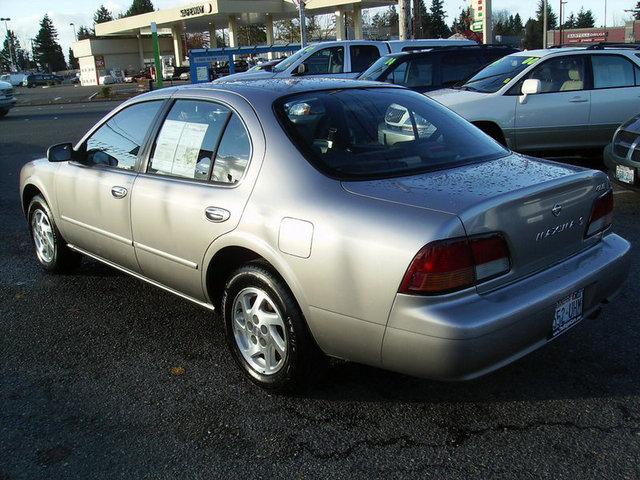 Nissan Maxima 1998 photo 2