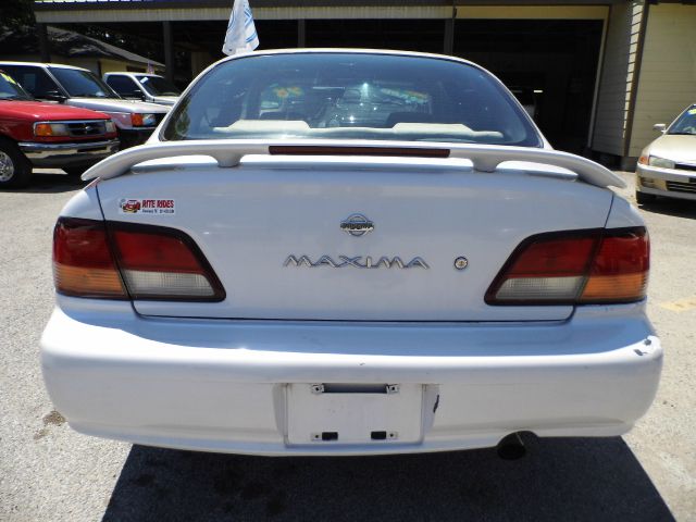 Nissan Maxima 1998 photo 14